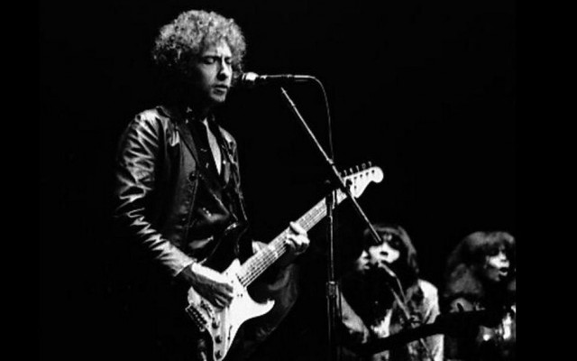 Bob Dylan at Massey Hall, Toronto - Masters of War