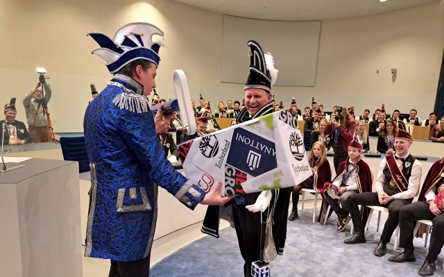 Is stadssleutel Almelo veilig in handen van Prins Bart I?