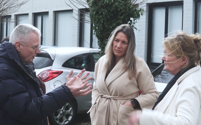 Tweede Kamerleden horen in Aadorp zorgen over arbeidsmigranten aan