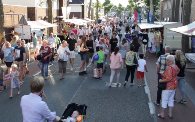 Sfeervolle braderie op het Sluitersveld